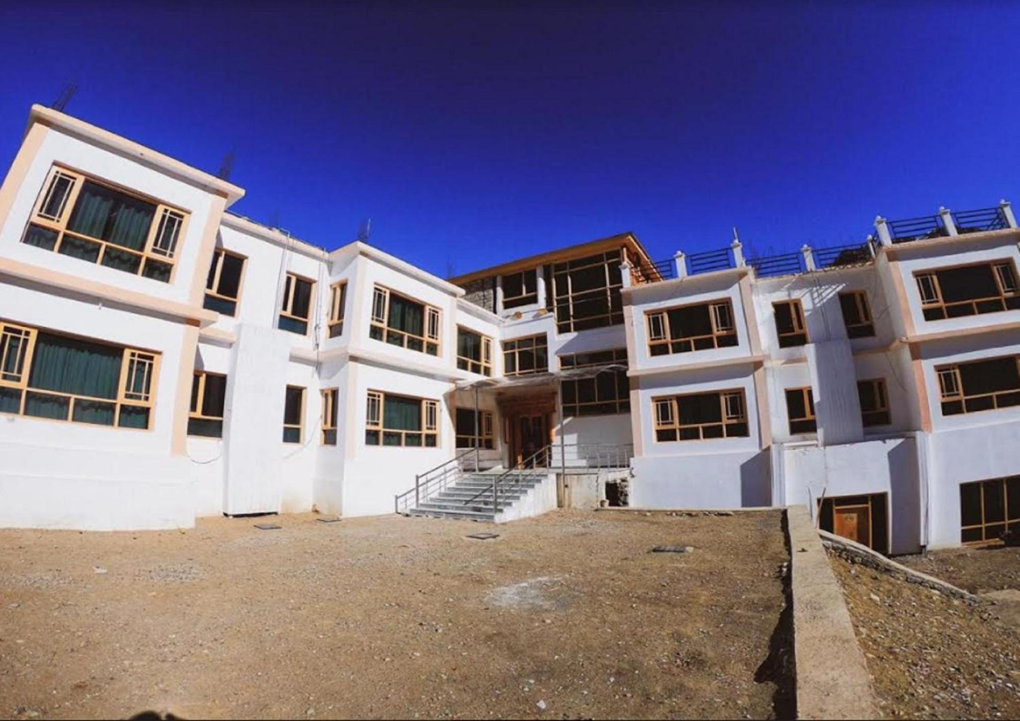 Hotel The Nun-Kun Residency Kargil Exterior foto